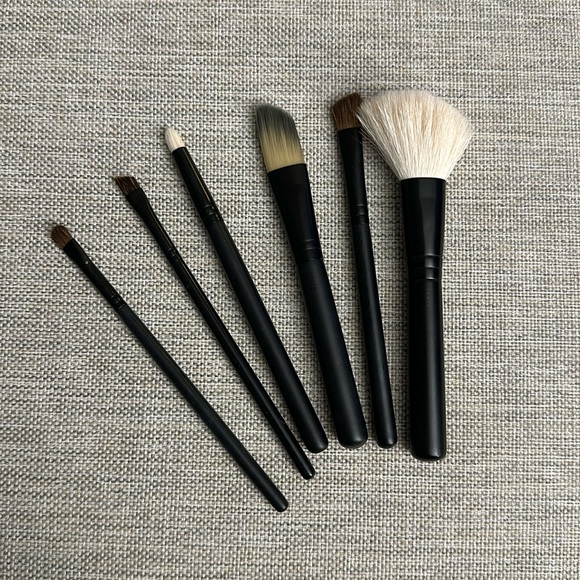 MAC Cosmetics Other - 💁🏻‍♀️ Set of 6 MAC makeup brushes